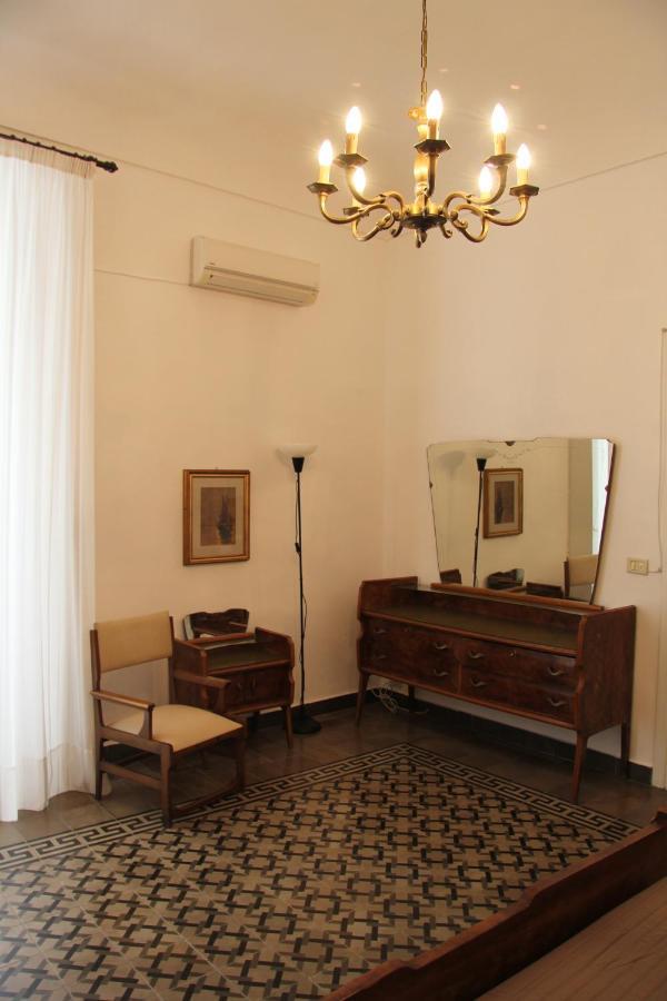 Casa Vacanza Icaros, Ortigia Hictoric Center, 200 Mt From The Beach Syrakus Exterior foto