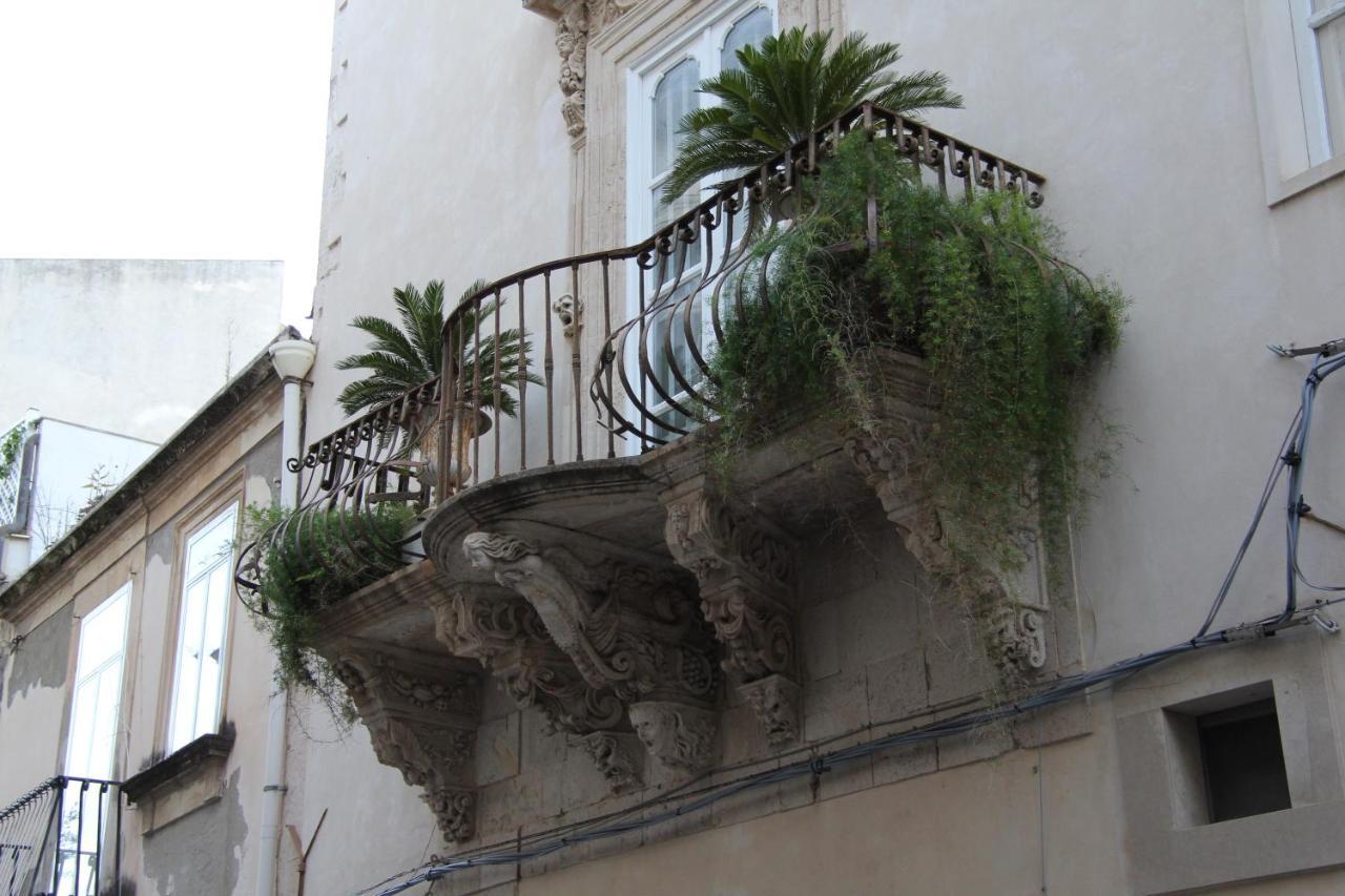 Casa Vacanza Icaros, Ortigia Hictoric Center, 200 Mt From The Beach Syrakus Exterior foto