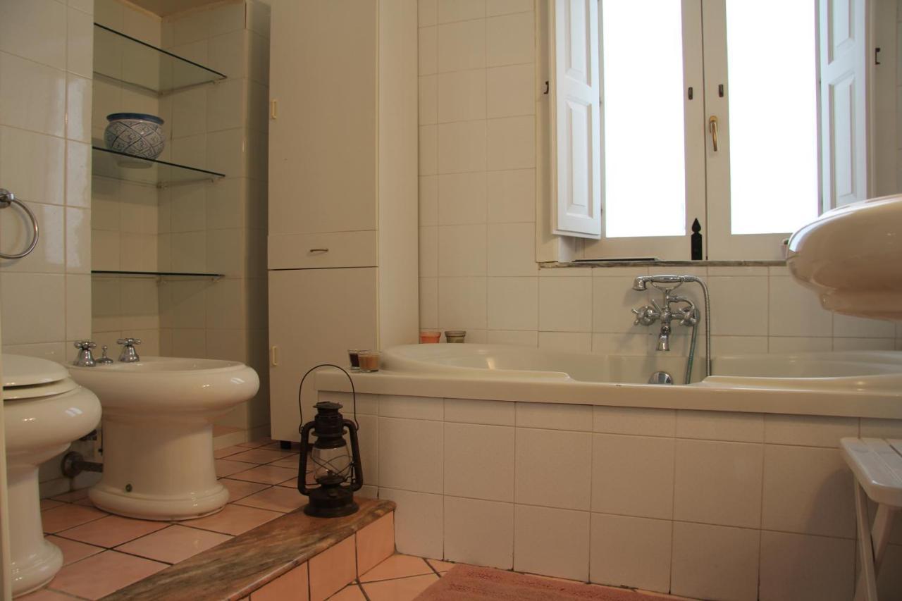 Casa Vacanza Icaros, Ortigia Hictoric Center, 200 Mt From The Beach Syrakus Exterior foto